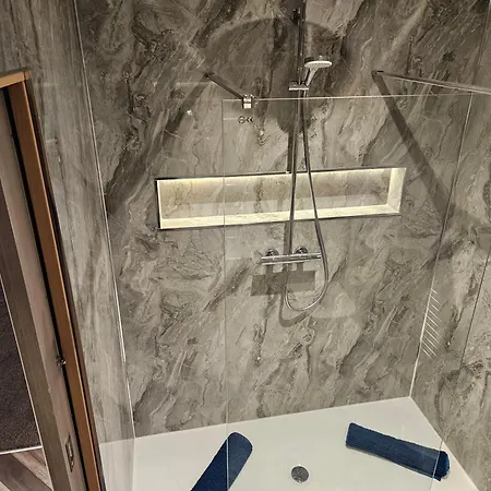 Centre The Wash House *